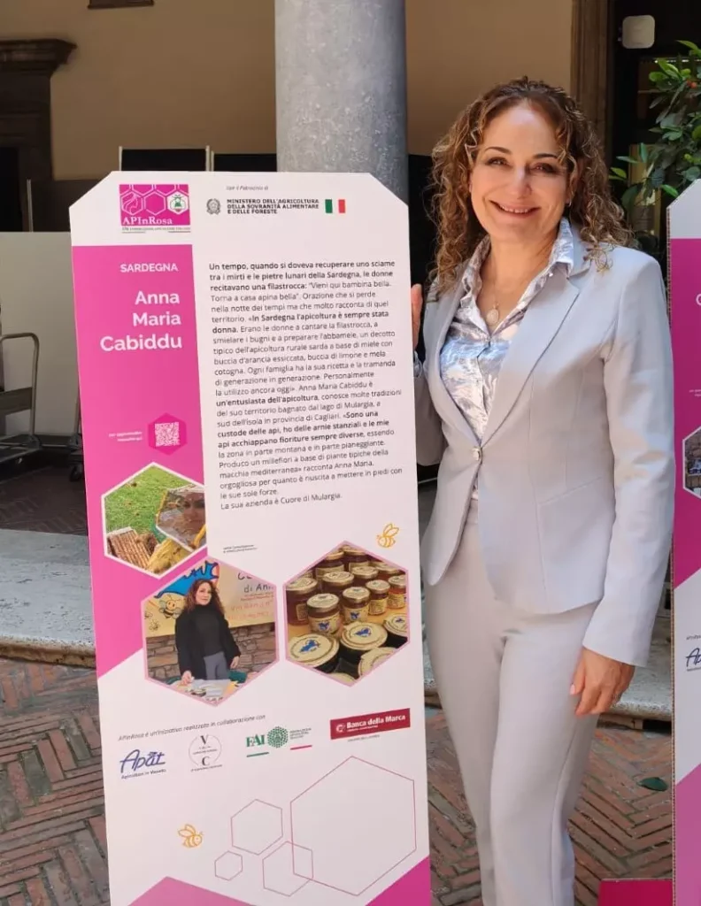 L’Apicoltrice Anna Maria Cabiddu premiata a Roma per APInRosa
