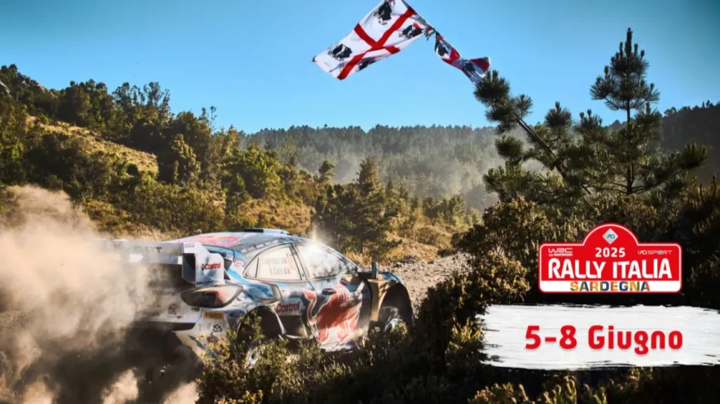 Grafica ufficiale Rally Italia Sardegna 2025 con date e logo dell’evento, in programma a Olbia dal 5 all’8 giugno