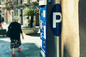 PARKAR: arriva l'app EasyPark per il pagamento della sosta